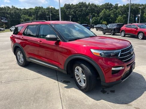 Used 2021 Ford Explorer XLT w/ Equipment Group 202A RWD image 8