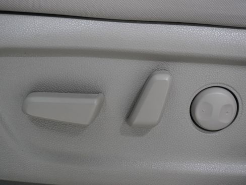 Used 2021 Kia Sedona LX image 14