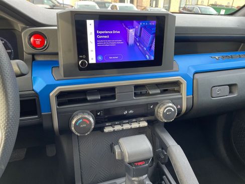 Used 2025 Toyota Tacoma TRD Off-Road image 18