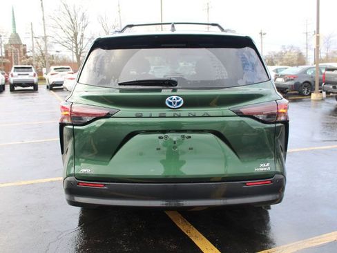 Used 2024 Toyota Sienna XLE image 6
