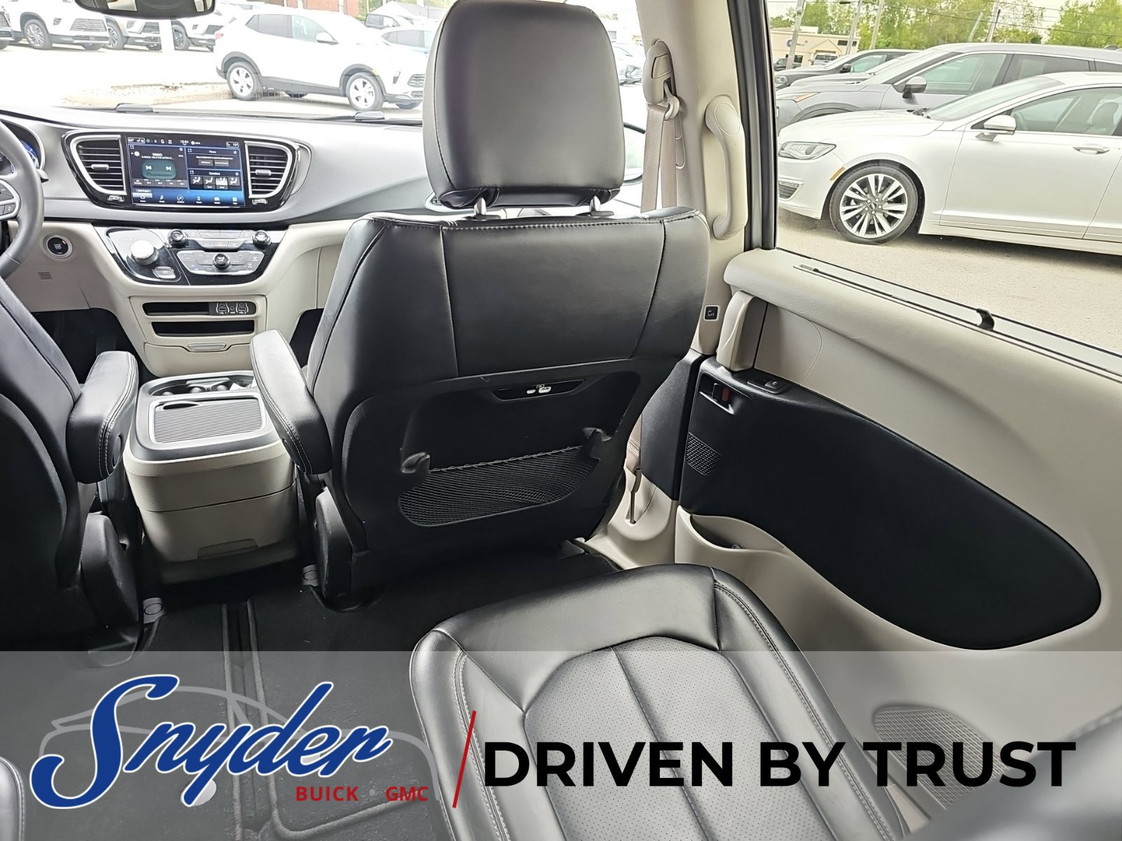 Used 2023 Chrysler Pacifica Touring-L FWD image 26