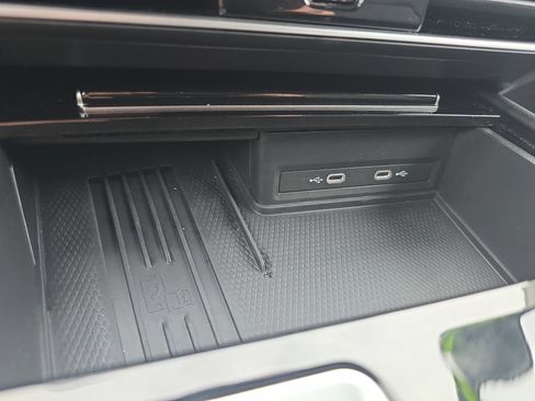 Used 2025 Volkswagen Atlas SE image 35