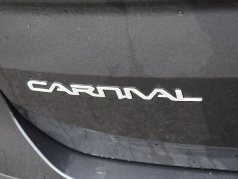 Certified 2023 Kia Carnival EX image 11