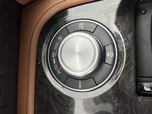 Used 2024 INFINITI QX80 Sensory image 18