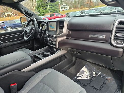 Used 2024 RAM 2500 Big Horn w/ Heated Seats & Wheel Group image 28