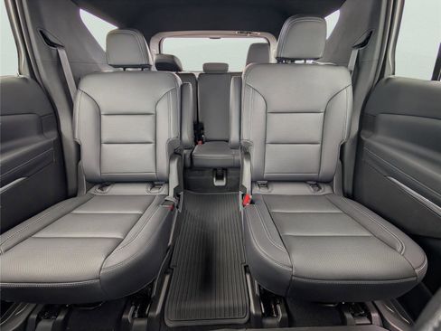 New 2026 Chevrolet Traverse LT w/ Driver Confidence Package FWD image 34