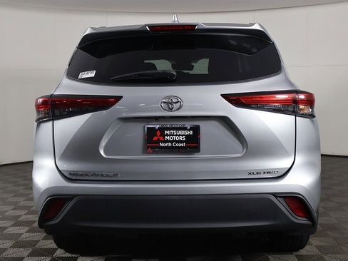Used 2020 Toyota Highlander XLE image 13