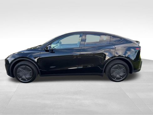 Used 2026 Tesla Model Y 2WD image 2
