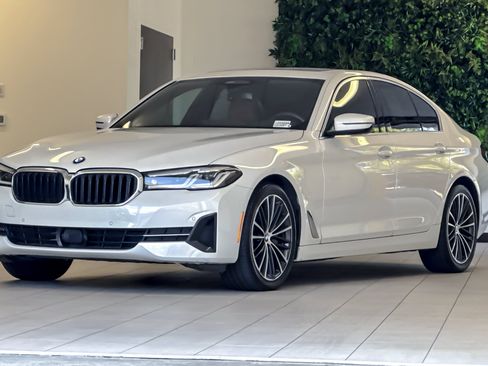 Used 2022 BMW 530i w/ Premium Package RWD image 8