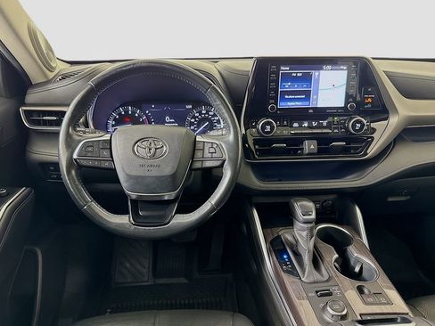 Used 2020 Toyota Highlander Limited image 23
