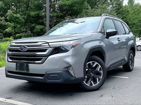 Used 2025 Subaru Forester Premium AWD/4WD image 3