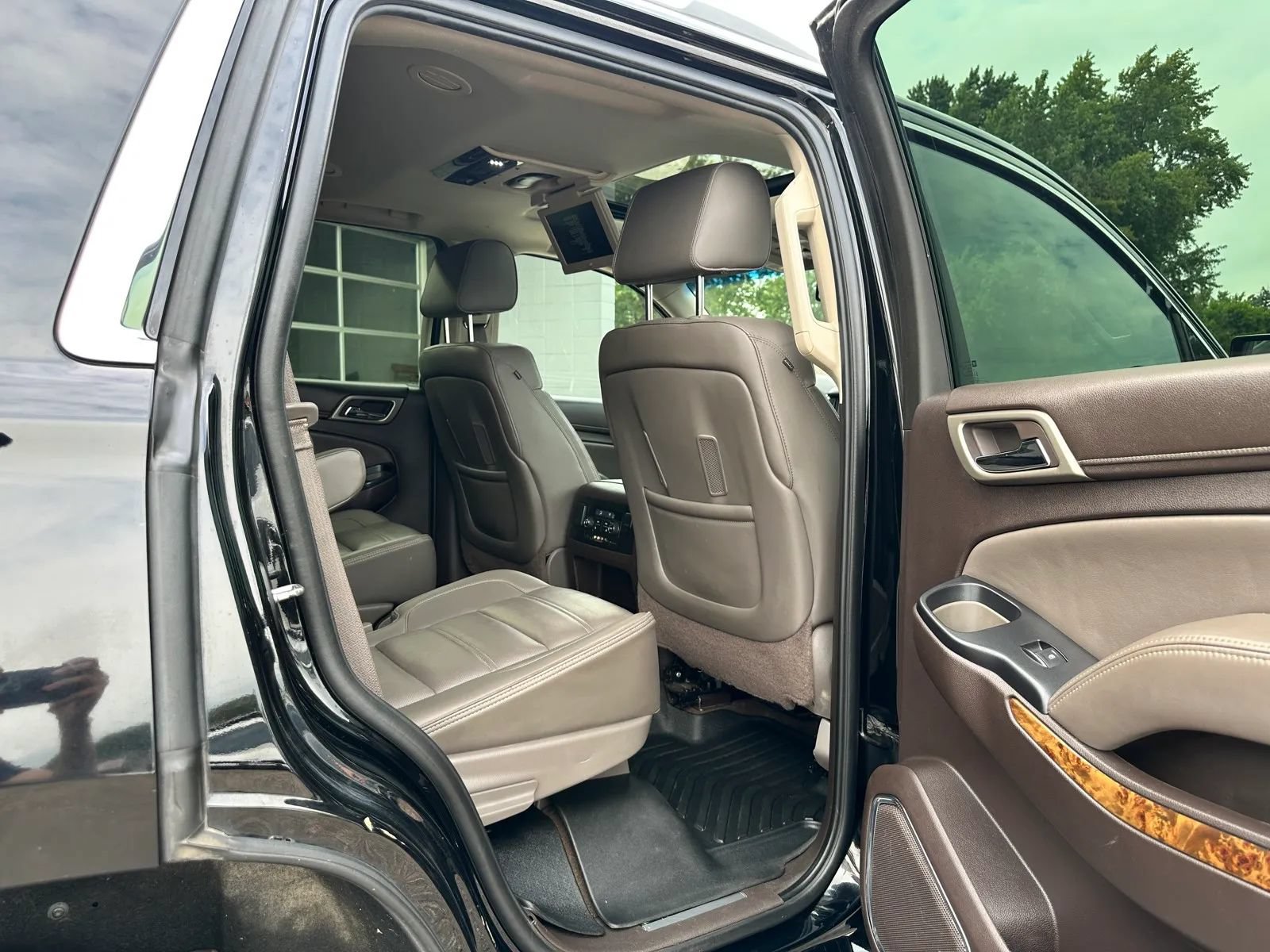 Used 2015 GMC Yukon Denali w/ Touring Package AWD/4WD image 22