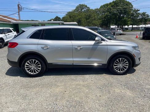 Used 2017 Lincoln MKX Select w/ Select Plus Package AWD/4WD image 9