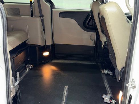 Used 2019 Dodge Grand Caravan SE w/ Power Convenience Group I image 15