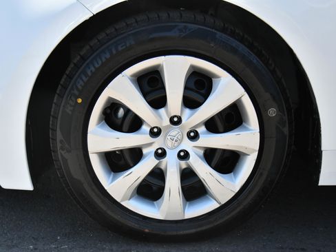 Used 2025 Toyota Corolla LE FWD image 12