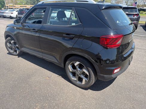 Used 2025 Hyundai Venue SEL FWD image 7