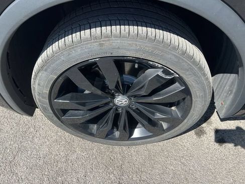 Used 2021 Volkswagen Tiguan SE R-Line AWD/4WD image 20