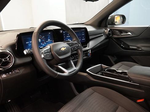 Used 2025 Chevrolet Equinox LT w/ Safety and Technology Package AWD/4WD image 6