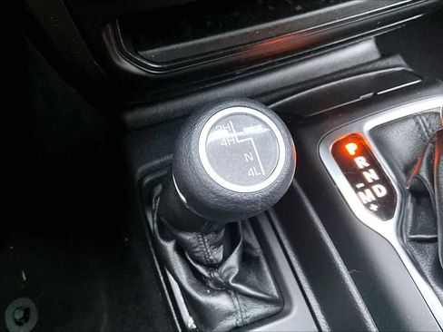 Used 2021 Jeep Wrangler Sport S image 32