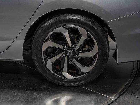Used 2017 Honda Accord EX image 10