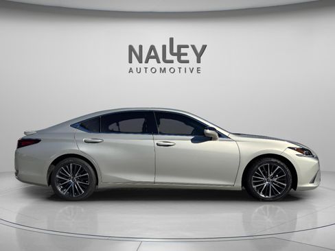 Used 2025 Lexus ES 300h w/ Premium Package image 4