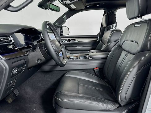 Used 2023 Jeep Grand Wagoneer Series II image 14