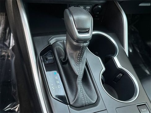 Used 2023 Toyota Highlander XLE image 32