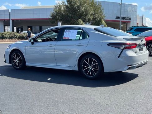 Used 2024 Toyota Camry SE image 10