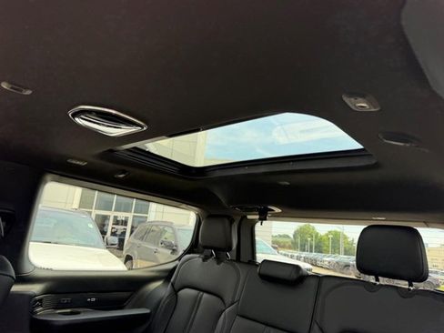New 2026 Jeep Grand Wagoneer Limited AWD/4WD image 10