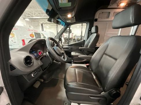 Used 2025 Mercedes-Benz Sprinter 2500 image 10