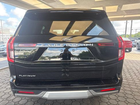 Used 2025 Ford Expedition Platinum w/ Driver's Package AWD/4WD image 7