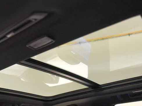 Used 2023 GMC Yukon XL Denali image 34