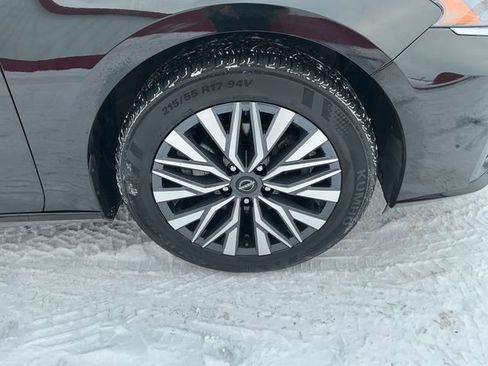 Used 2024 Nissan Altima 2.5 SV image 13