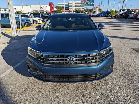 Used 2019 Volkswagen Jetta SEL Premium image 9