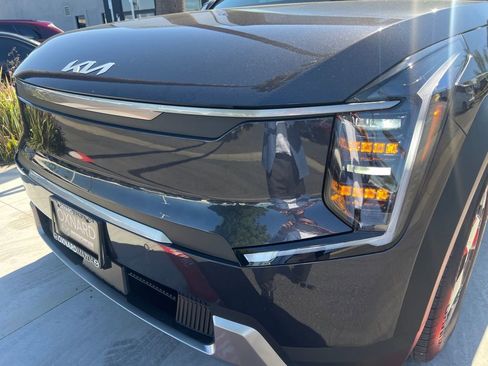 Used 2026 Kia EV9 Light image 9