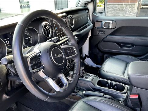 Used 2023 Jeep Wrangler Unlimited Sahara w/ Cold Weather Group AWD/4WD image 17