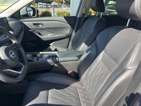 Used 2024 Nissan Rogue Platinum image 8