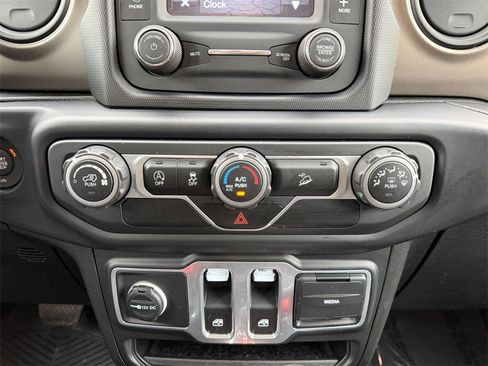 Used 2018 Jeep Wrangler Sport S image 23