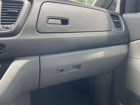 Used 2018 Kia Sedona LX w/ LX Essentials Premium Package FWD image 29