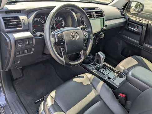 Used 2020 Toyota 4Runner TRD Off-Road Premium AWD/4WD image 17