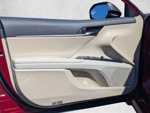 Used 2019 Toyota Camry LE FWD image 10