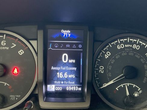Certified 2019 Toyota Tacoma TRD Off-Road w/ Technology Package AWD/4WD image 15