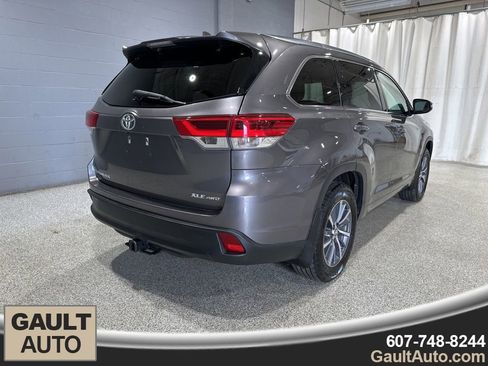 Used 2018 Toyota Highlander XLE AWD/4WD image 3