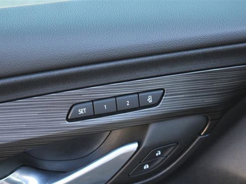 Used 2024 GMC Terrain SLT image 11