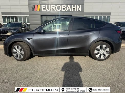 Used 2024 Tesla Model Y Long Range AWD/4WD image 2