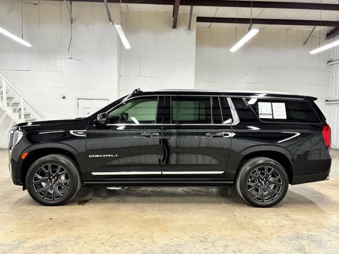 Used 2023 GMC Yukon XL Denali w/ Max Trailering Package AWD/4WD image 4