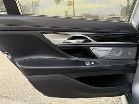 Used 2022 BMW 750i xDrive w/ Executive Package image 30