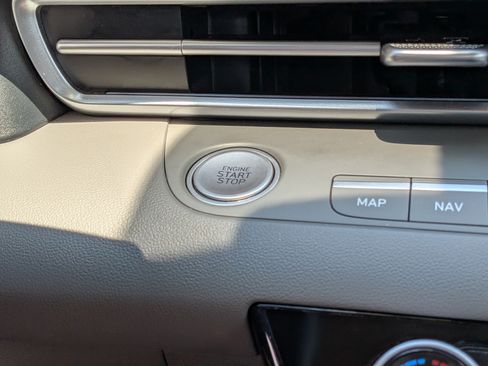 Used 2025 Hyundai Elantra SEL FWD image 27