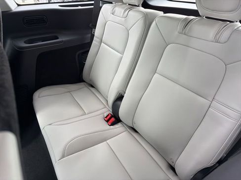 New 2026 Lincoln Aviator AWD image 10