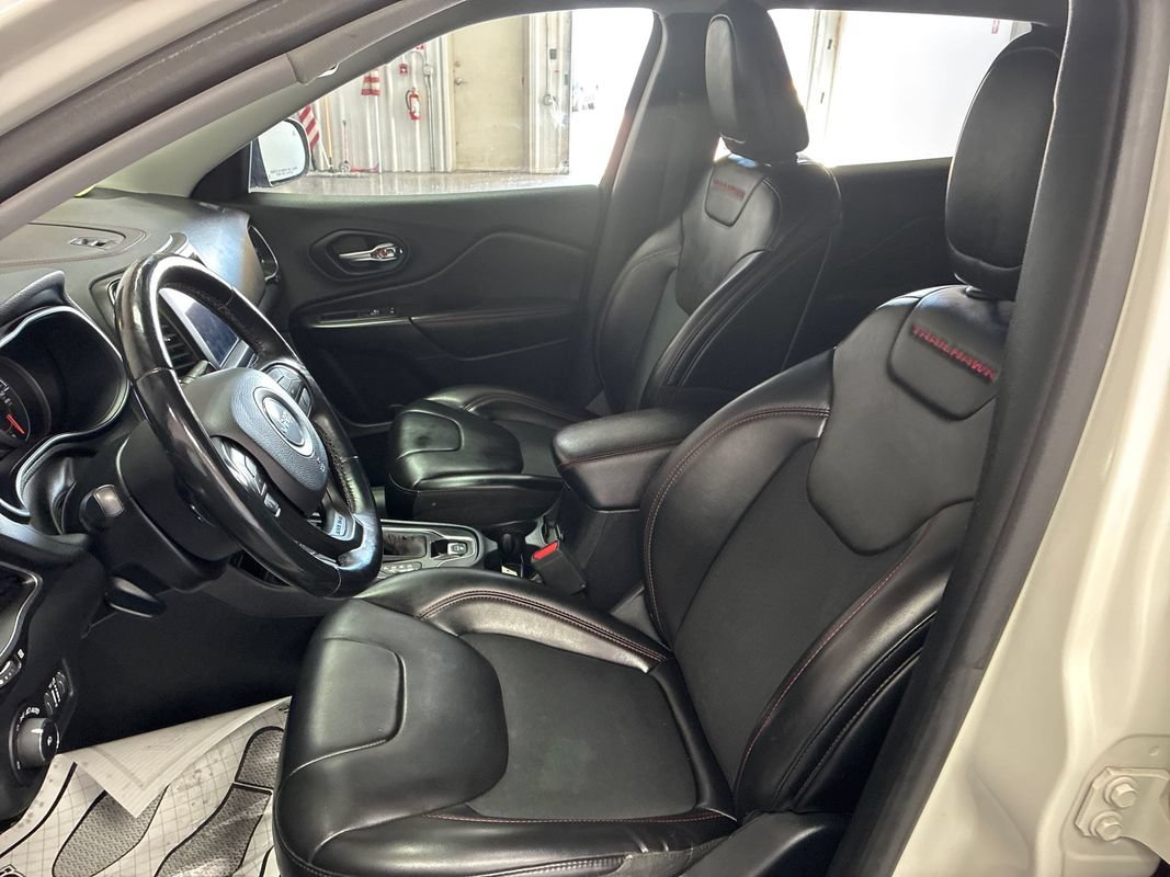 Used 2019 Jeep Cherokee Trailhawk w/ Cold Weather Group AWD/4WD image 9